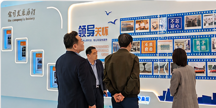 访客在企业参访中了解公司